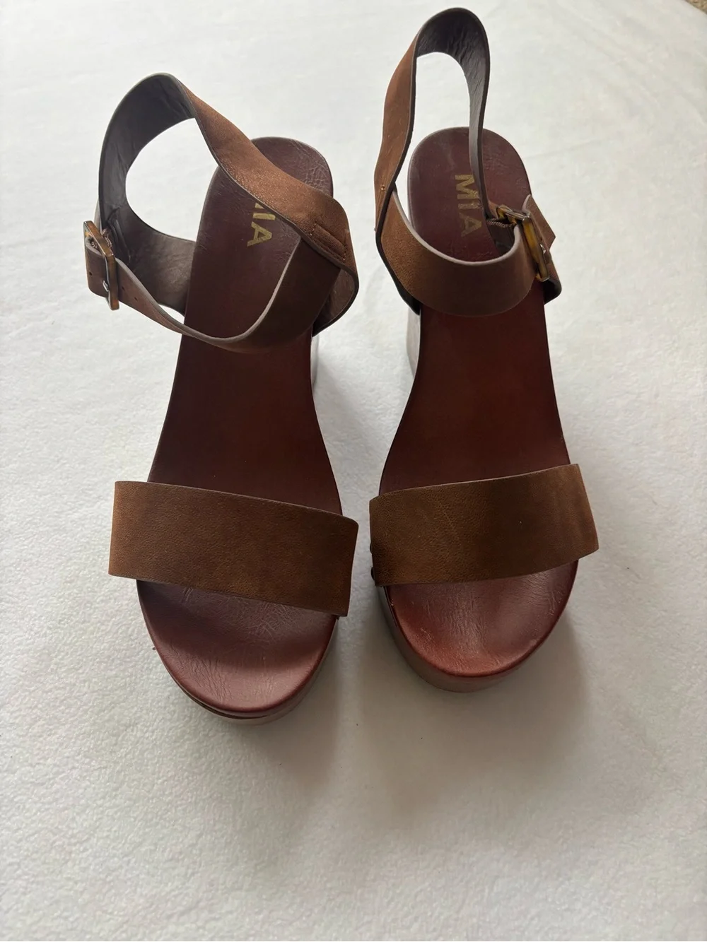 MIA stylish tan